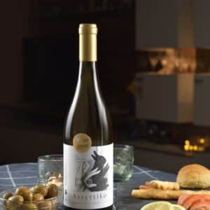 Genießen Sie den Weißwein Assyrtiko von Estate Vourvoukeli, bei Filareti!